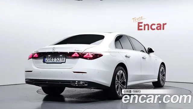 Mercedes-Benz E-Класс 2025 thumb 2