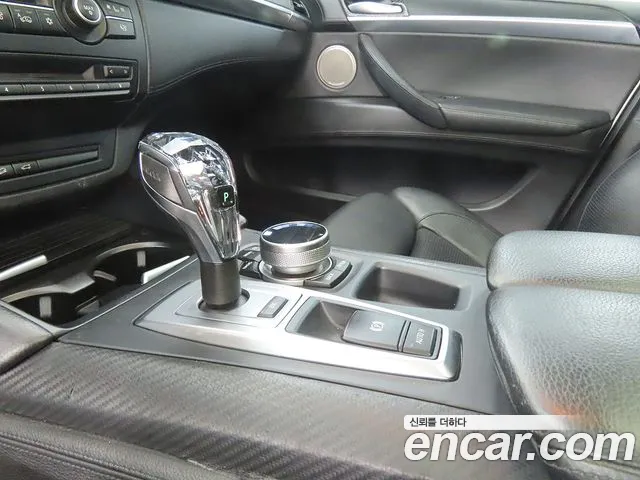 BMW X6M 2010 thumb 10