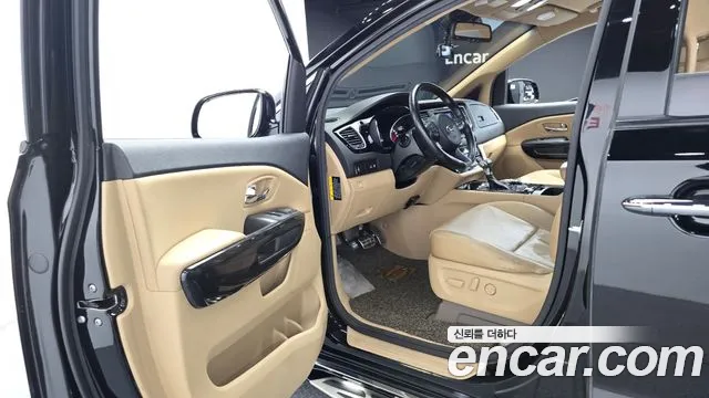 Kia Carnival 2016 thumb 10