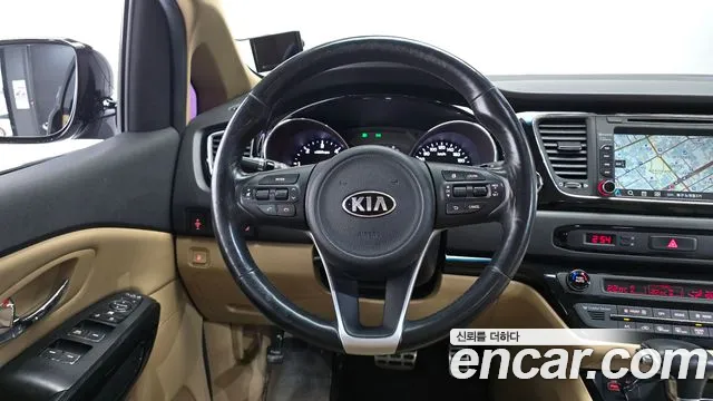 Kia Carnival 2016 thumb 12
