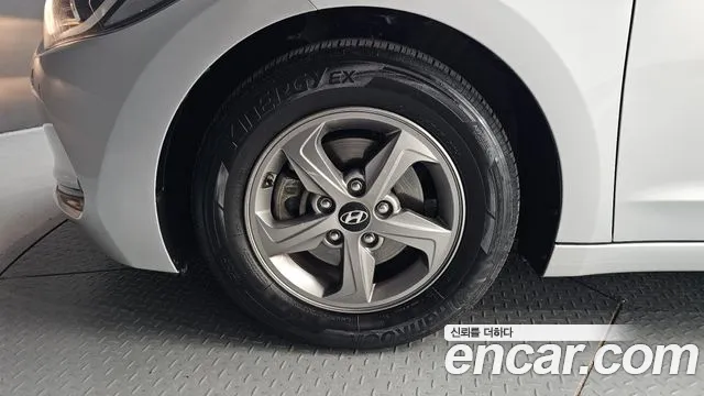 Hyundai Avante 2017 thumb 5
