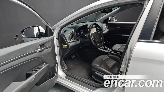 Hyundai Avante 2017 thumb 10