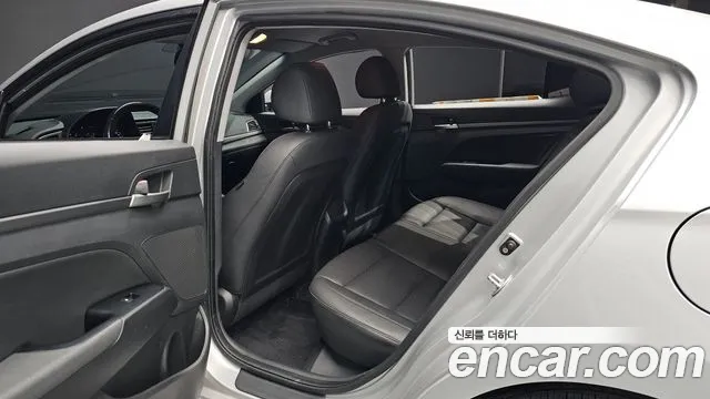 Hyundai Avante 2017 thumb 12