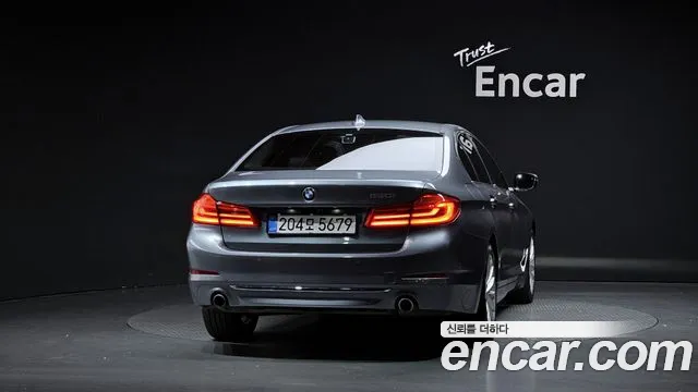 BMW 5-Series 2018 thumb 3