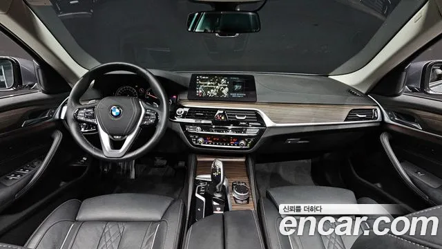BMW 5-Series 2018 thumb 6