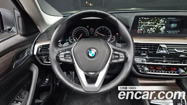 BMW 5-Series 2018 thumb 12