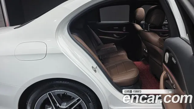 Mercedes-Benz E-Класс 2023 thumb 11