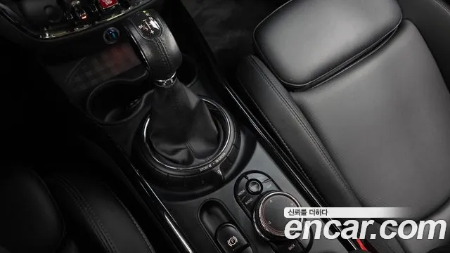 MINI Clubman 2016 thumb 9