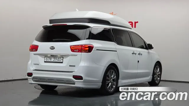 Kia Carnival 2018 thumb 2