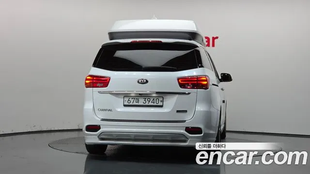 Kia Carnival 2018 thumb 4