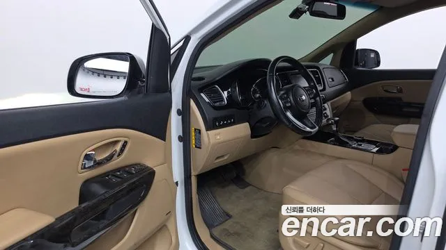 Kia Carnival 2018 thumb 10