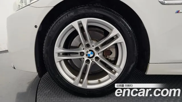BMW 5-Series 2016 thumb 5