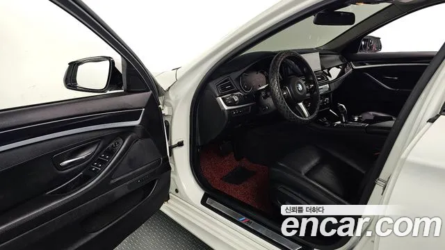 BMW 5-Series 2016 thumb 10