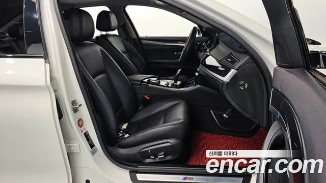 BMW 5-Series 2016 thumb 11