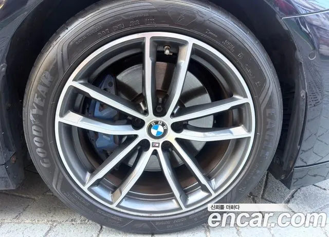 BMW 5-Series 2023 thumb 5