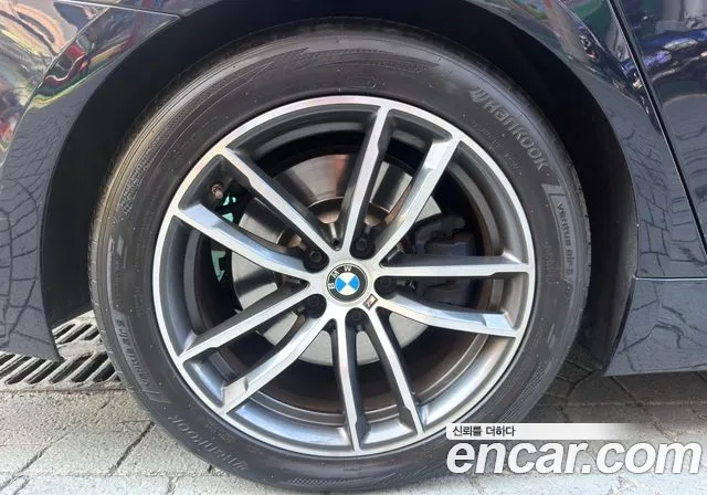 BMW 5-Series 2023 thumb 6