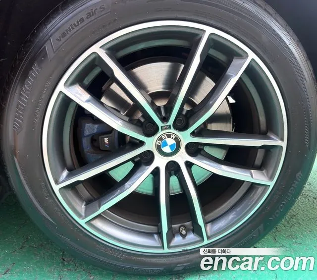 BMW 5-Series 2023 thumb 8