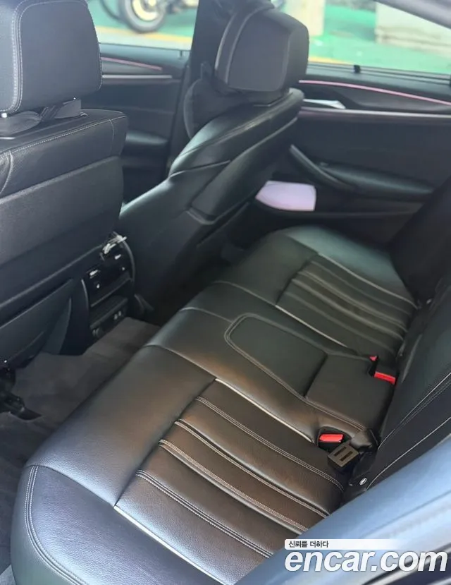 BMW 5-Series 2023 thumb 10