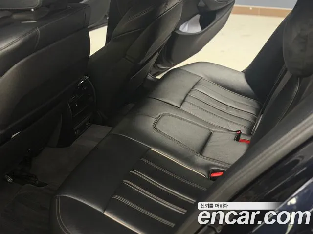 BMW 5-Series 2023 thumb 12
