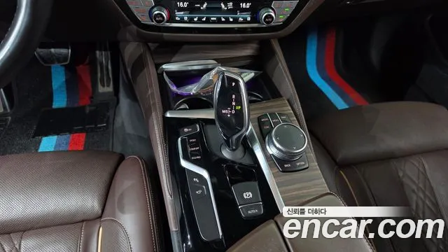 BMW 5-Series 2020 thumb 9