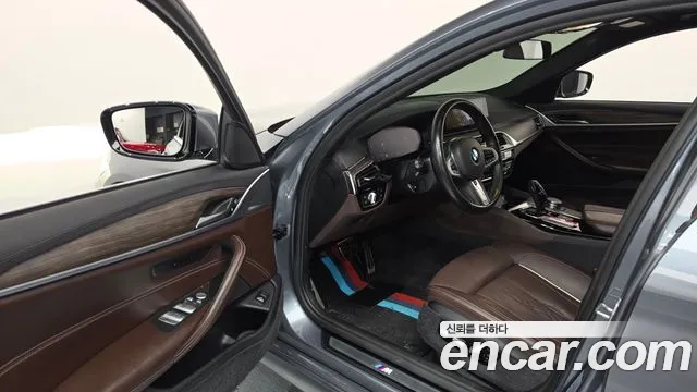 BMW 5-Series 2020 thumb 10