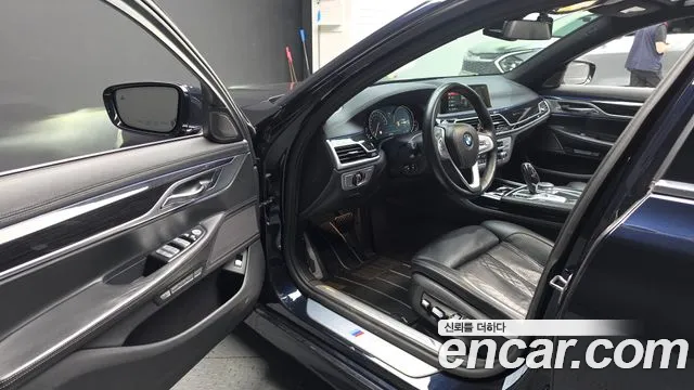BMW 7-Series 2017 thumb 10