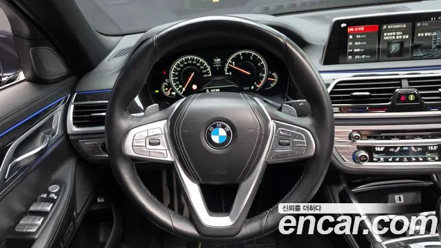 BMW 7-Series 2017 thumb 12