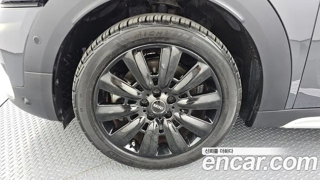 MINI Countryman 2019 thumb 4