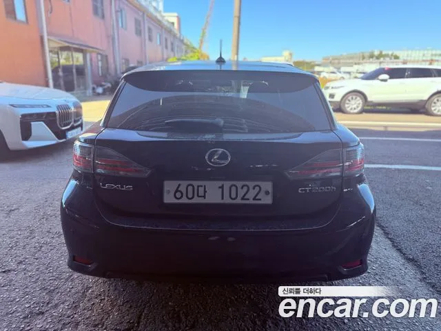 Lexus CT200h 2011 thumb 2