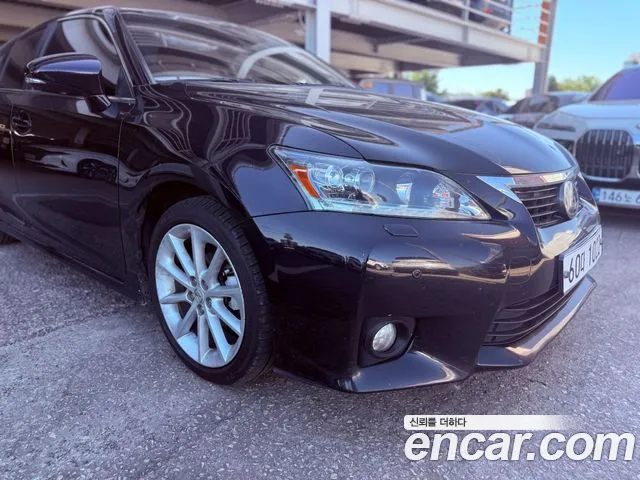 Lexus CT200h 2011 thumb 4