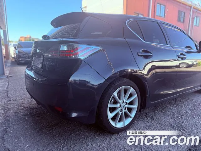 Lexus CT200h 2011 thumb 5