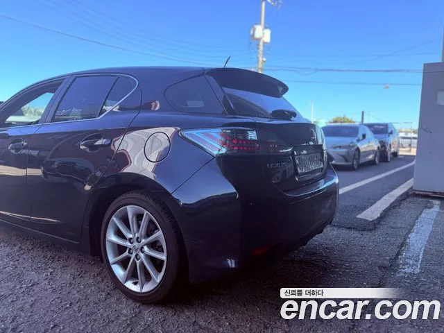 Lexus CT200h 2011 thumb 6