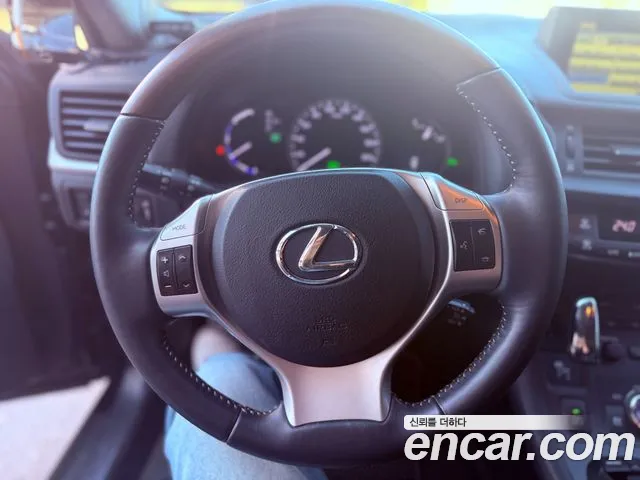 Lexus CT200h 2011 thumb 10