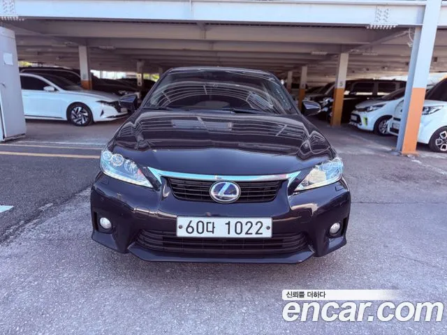 Lexus CT200h 2011 thumb 12