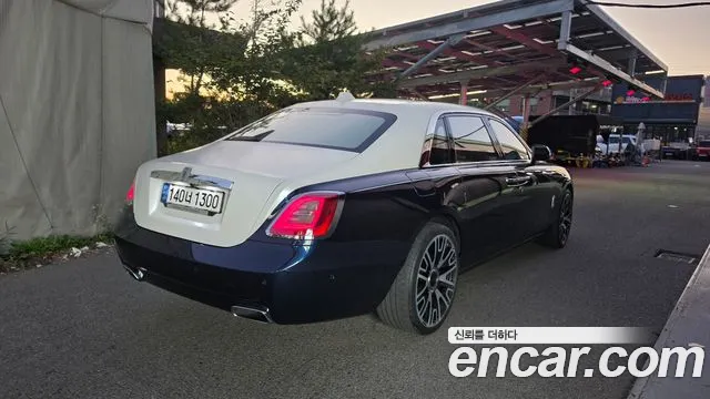 Rolls-Royce Ghost 2021 thumb 2
