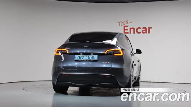 Tesla Model Y 2021 thumb 3