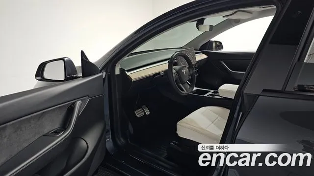 Tesla Model Y 2021 thumb 9