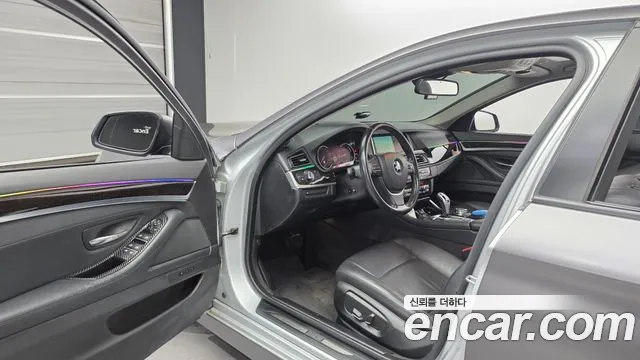 BMW 5-Series 2014 thumb 10