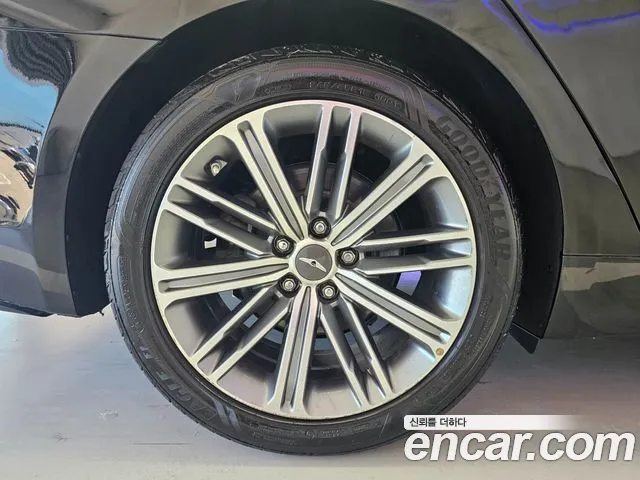 Genesis G80 2017 thumb 5