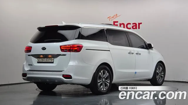Kia Carnival 2018 thumb 2