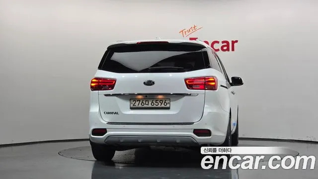 Kia Carnival 2018 thumb 4