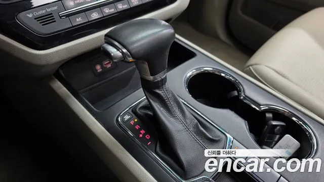 Kia Carnival 2018 thumb 9