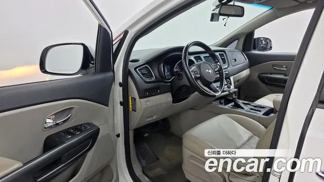 Kia Carnival 2018 thumb 10