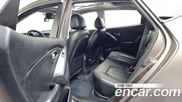 Hyundai Tucson 2010 thumb 10