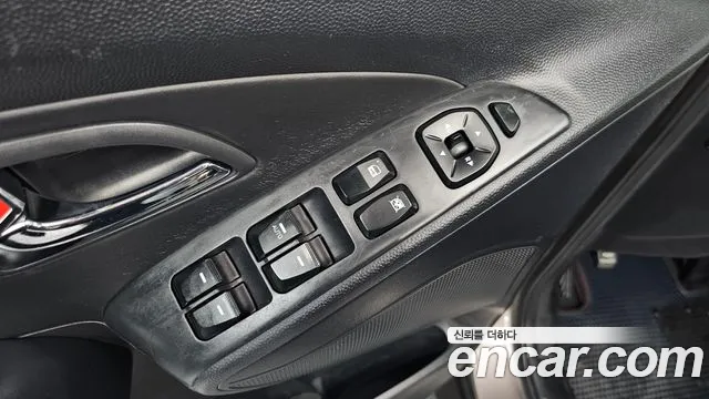 Hyundai Tucson 2010 thumb 12