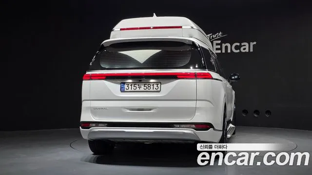 Kia Carnival 2023 thumb 4