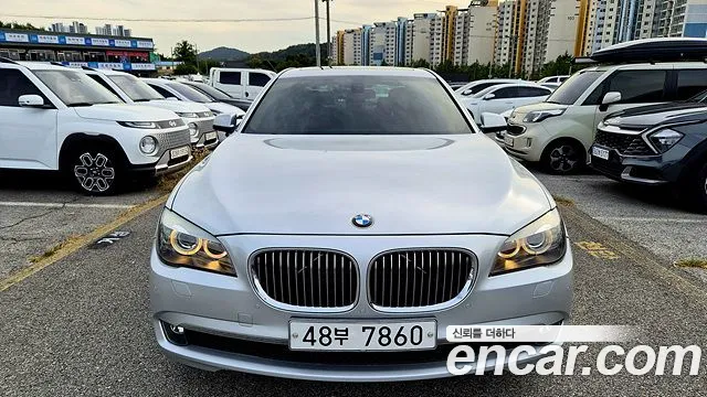 BMW 7-Series 2010 thumb 3