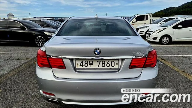 BMW 7-Series 2010 thumb 4