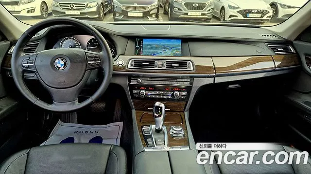 BMW 7-Series 2010 thumb 7