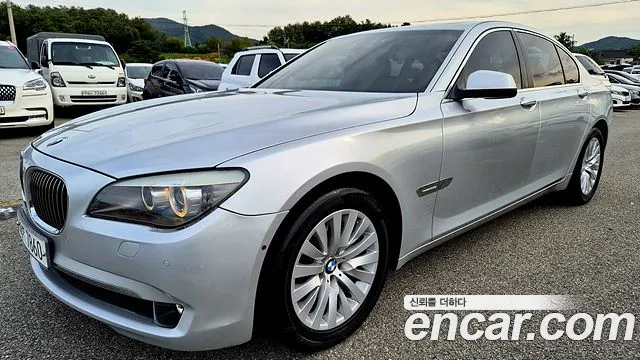 BMW 7-Series 2010 thumb 11